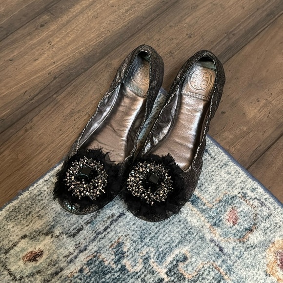 Tory Burch silver and black metallic bow leather flats size 8 - Picture 1 of 9